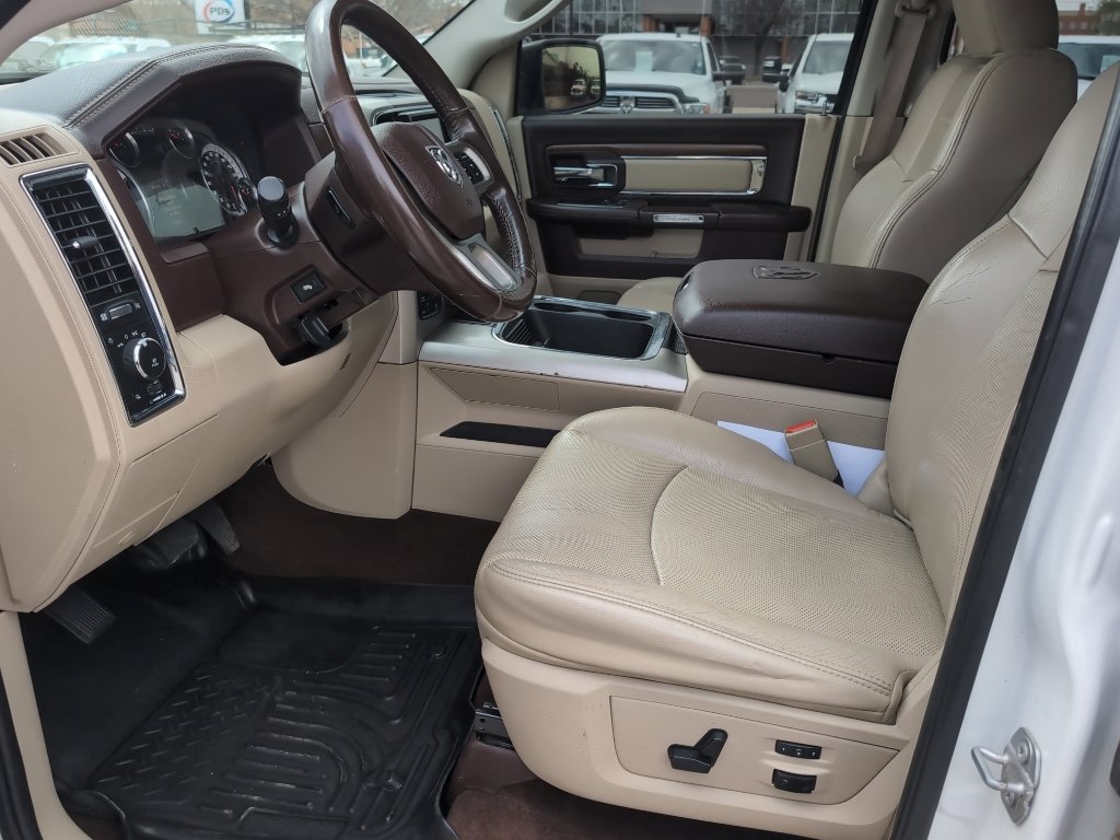 Used 2017 RAM 1500 Laramie w/ Convenience Group AWD/4WD image 10