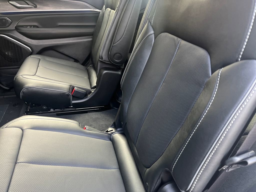 New 2025 Jeep Grand Cherokee L Overland w/ Luxury Tech Group IV image 22