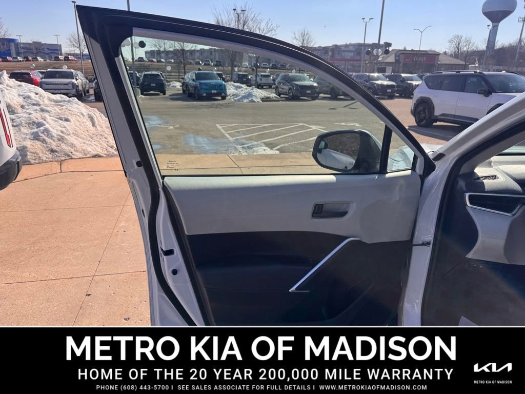 Used 2022 Toyota Corolla Cross LE image 12