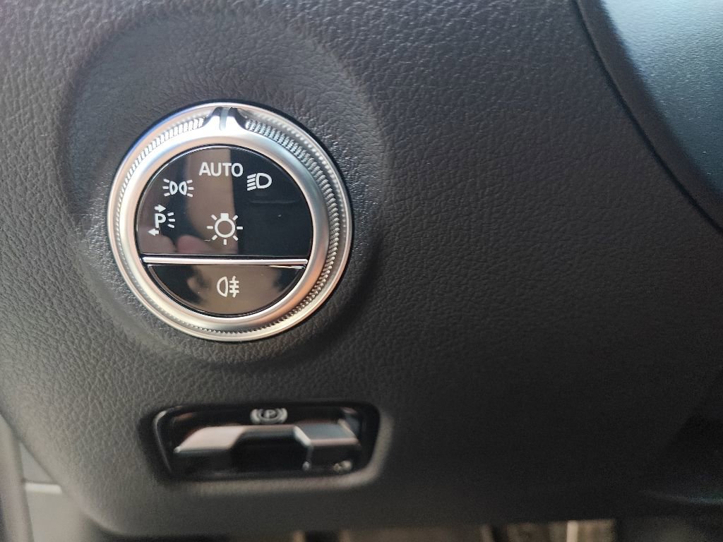 Used 2024 Mercedes-Benz C 300 Sedan image 16