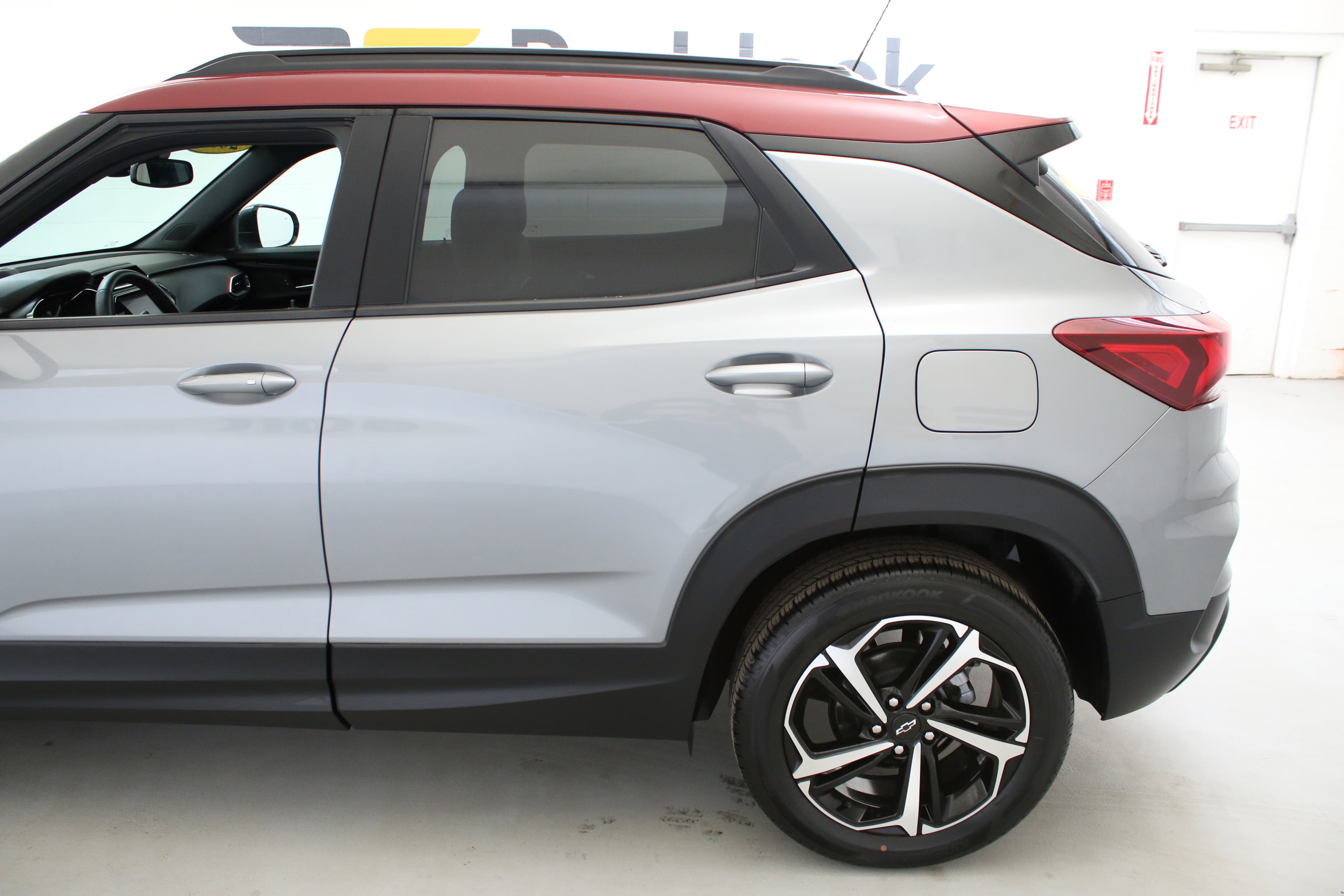 Used 2023 Chevrolet TrailBlazer RS w/ Sun and Liftgate Package image 6