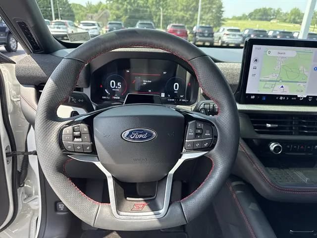 Used 2025 Ford Explorer ST w/ Sun And Sound Package AWD/4WD image 9