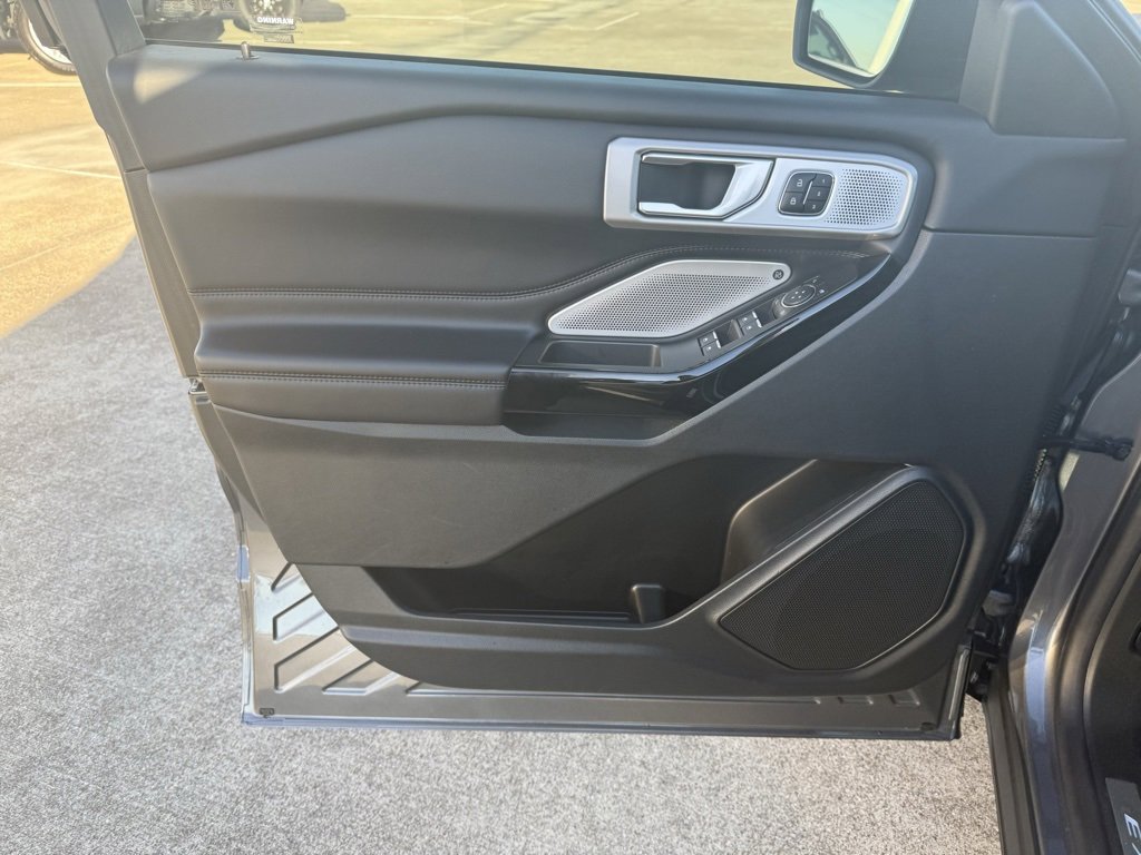 Used 2023 Ford Explorer Platinum w/ Technology Package image 19