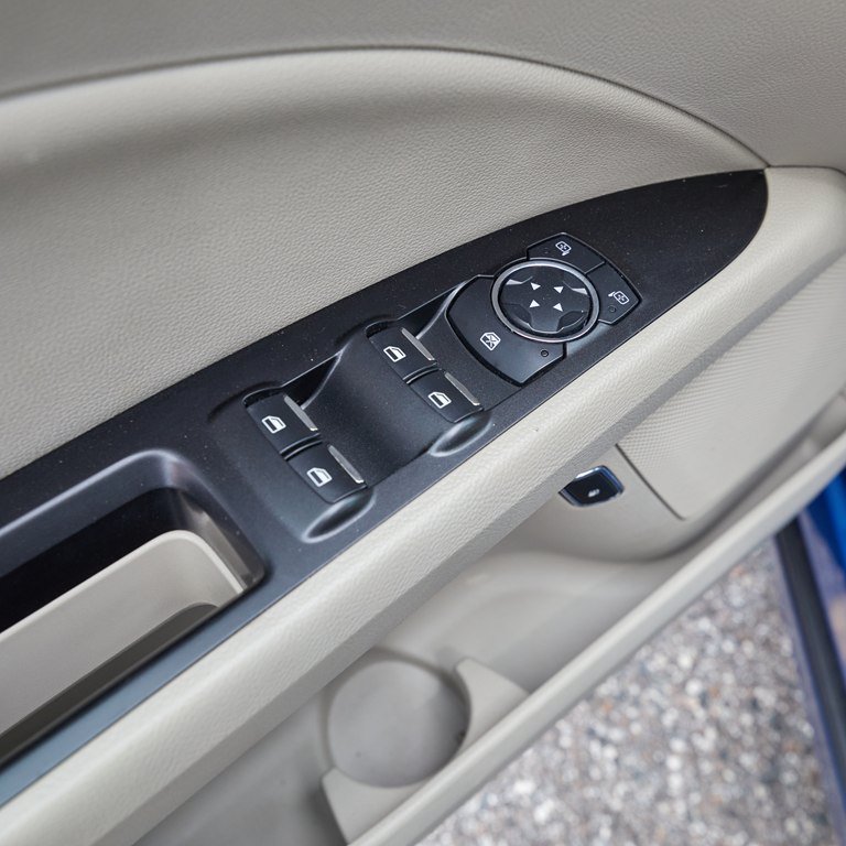 Used 2017 Ford Fusion Energi SE FWD image 24