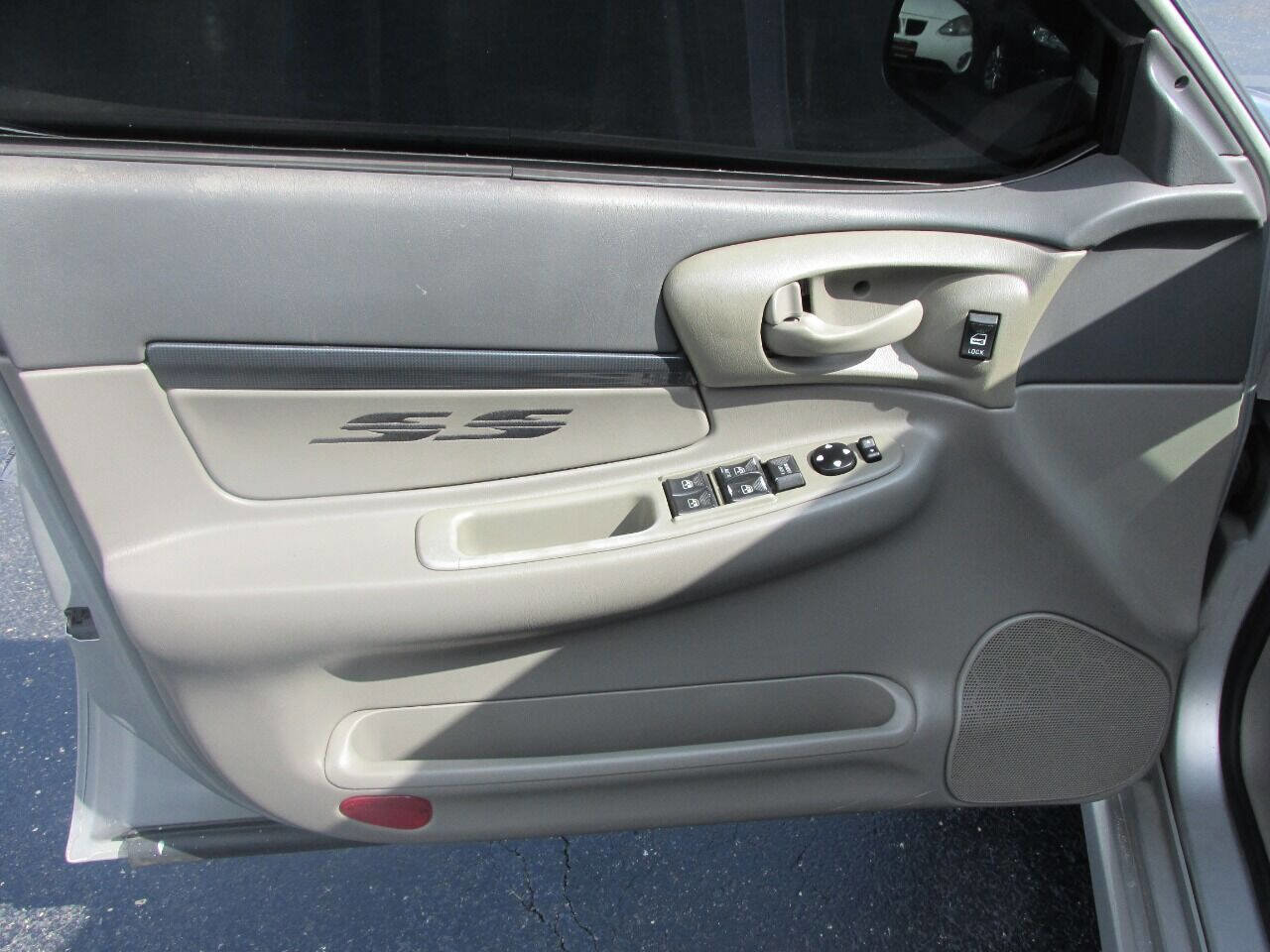 Used 2005 Chevrolet Impala SS w/ Sun And Sound Package image 27