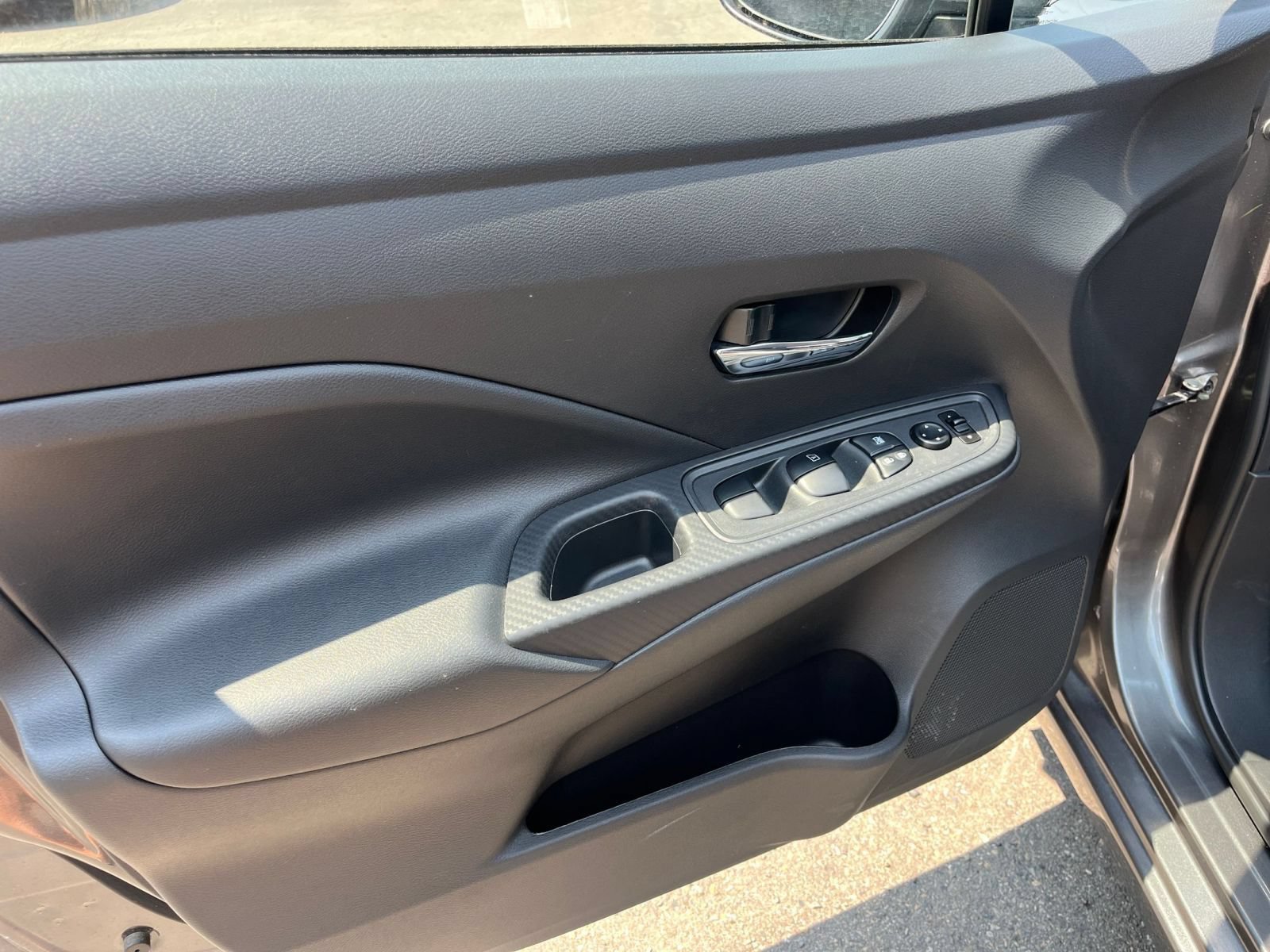 Used 2025 Nissan Versa SV FWD image 15