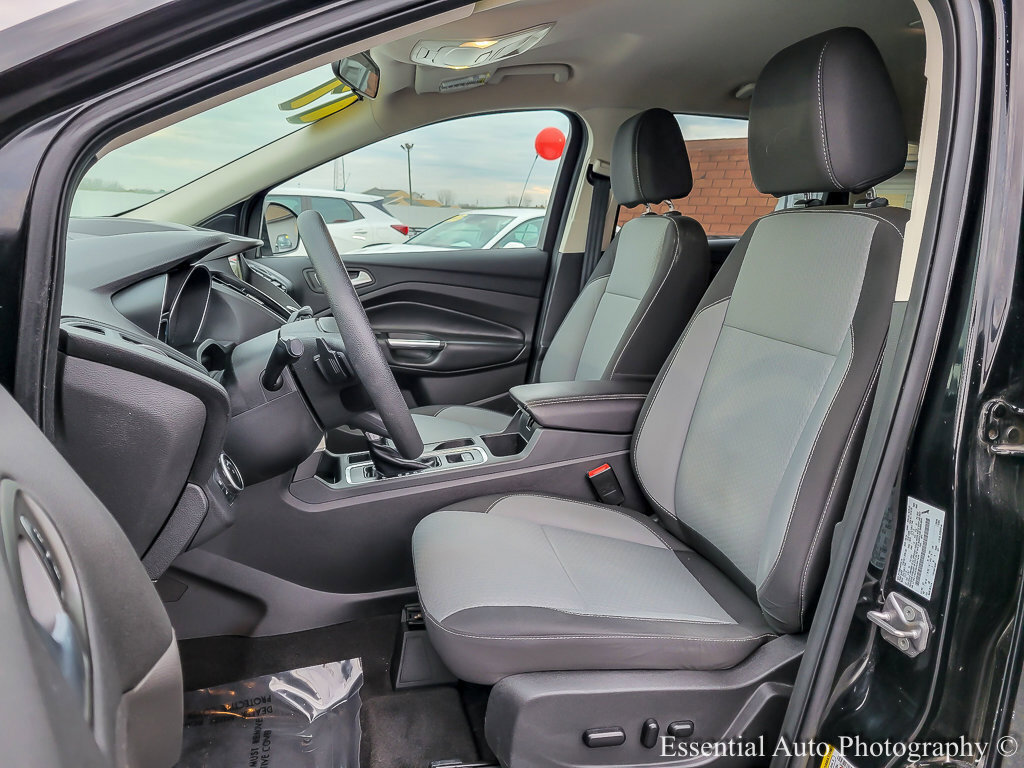 Used 2017 Ford Escape SE w/ Equipment Group 201A image 9