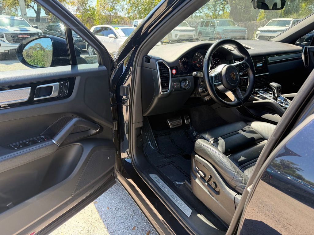 Used 2022 Porsche Cayenne S Platinum image 15