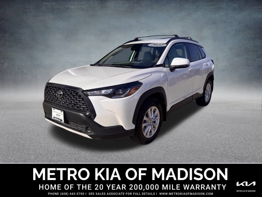 Used 2022 Toyota Corolla Cross LE image 1