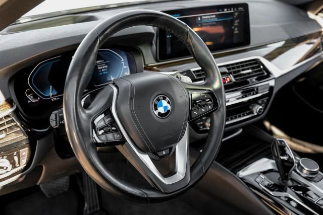 Used 2023 BMW 530e RWD image 26
