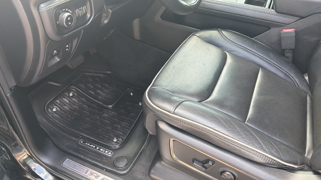 Used 2020 RAM 1500 Limited w/ Black Appearance Package AWD/4WD image 12