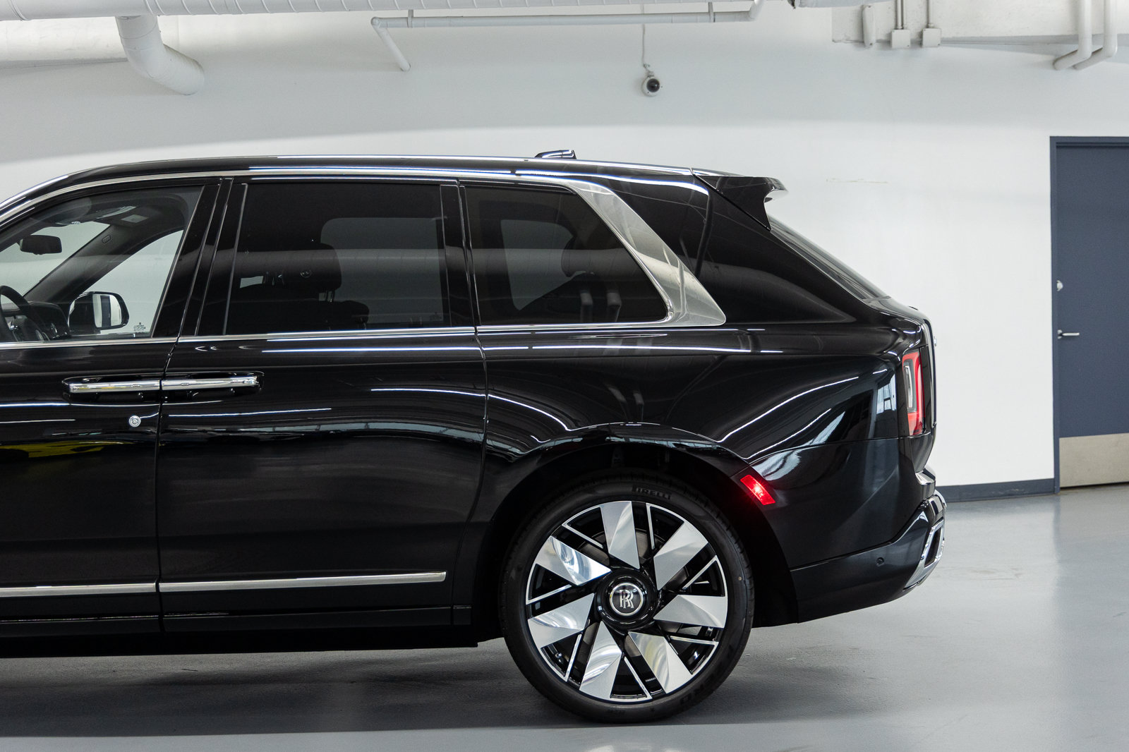 New 2027 Rolls-Royce Cullinan AWD/4WD image 16