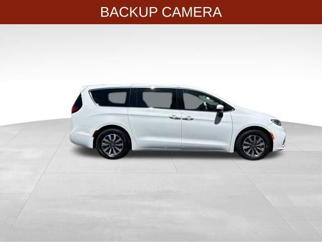 Used 2023 Chrysler Pacifica Touring-L FWD image 8