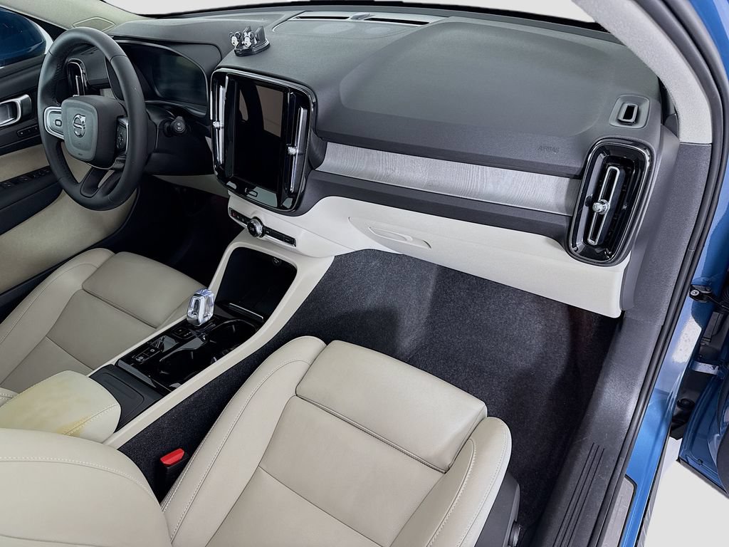 Used 2024 Volvo XC40 B5 Plus w/ Climate Package AWD/4WD image 17