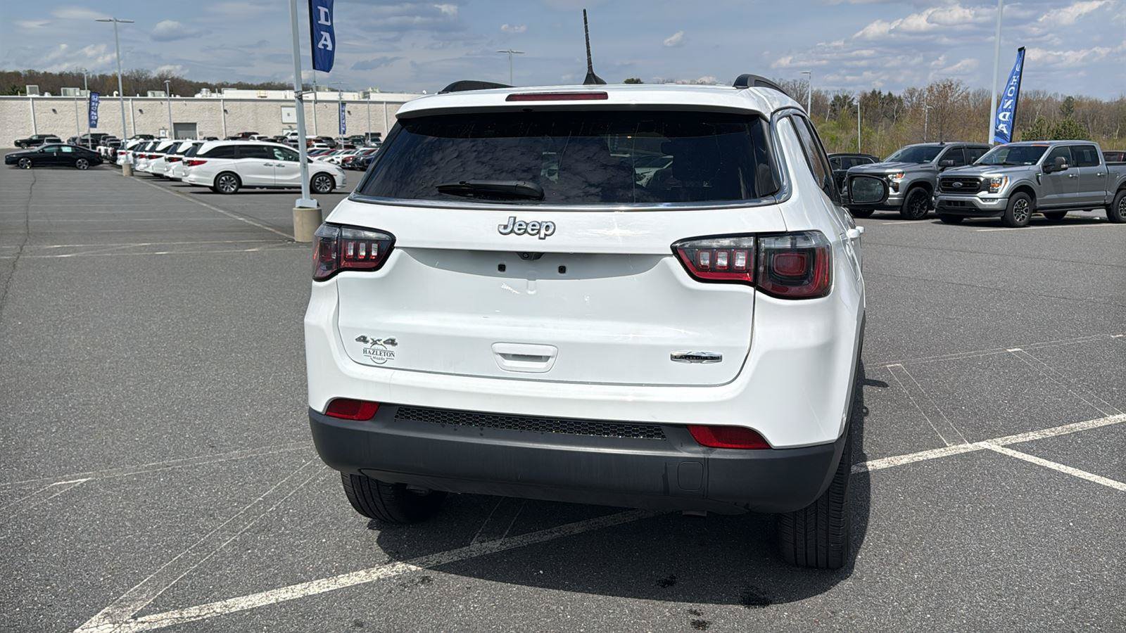 Used 2024 Jeep Compass Latitude AWD/4WD image 7