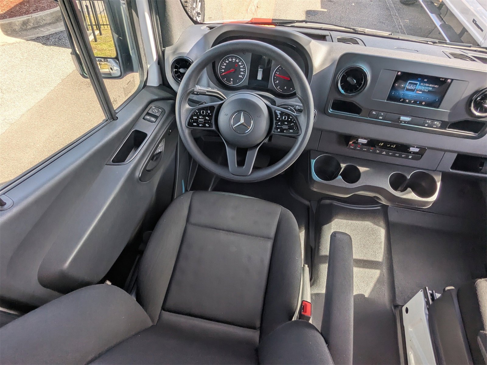 Used 2024 Mercedes-Benz Sprinter 2500 image 17