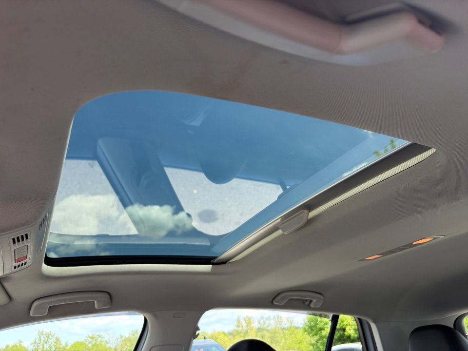 Used 2021 Volkswagen Golf 4-Door FWD image 19