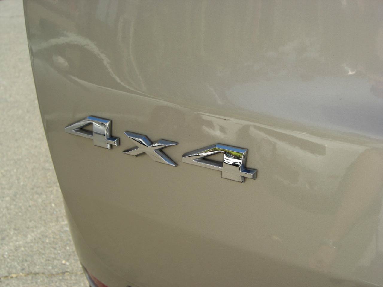 Used 2014 Jeep Grand Cherokee Limited w/ Trailer Tow Group IV AWD/4WD image 16
