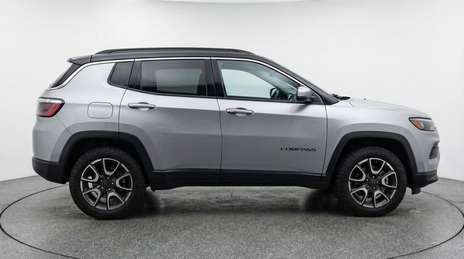 Used 2025 Jeep Compass Trailhawk image 8