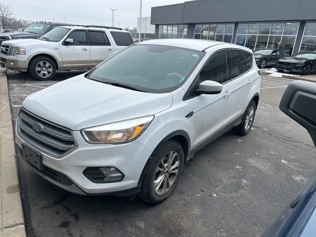 Used 2017 Ford Escape SE image 3