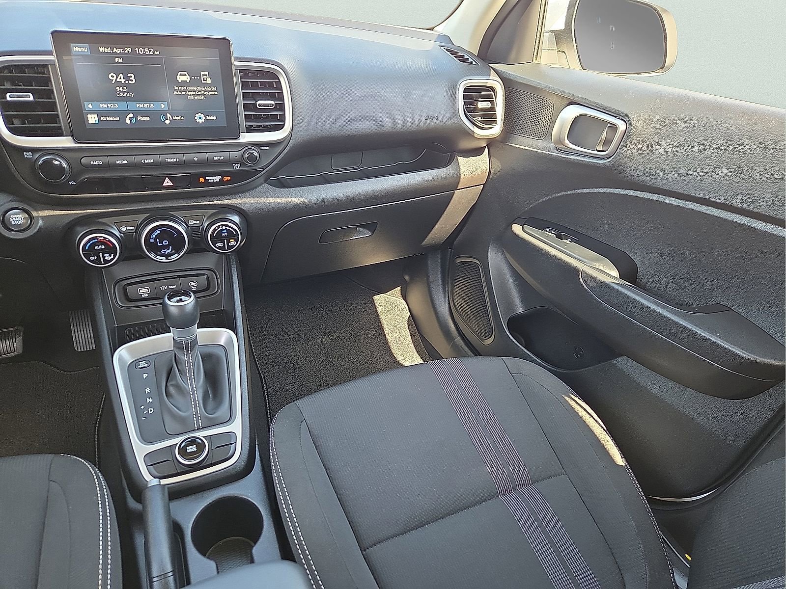 Used 2024 Hyundai Venue SEL FWD image 12