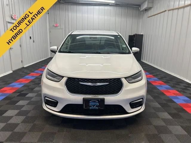 Used 2023 Chrysler Pacifica Touring-L image 7
