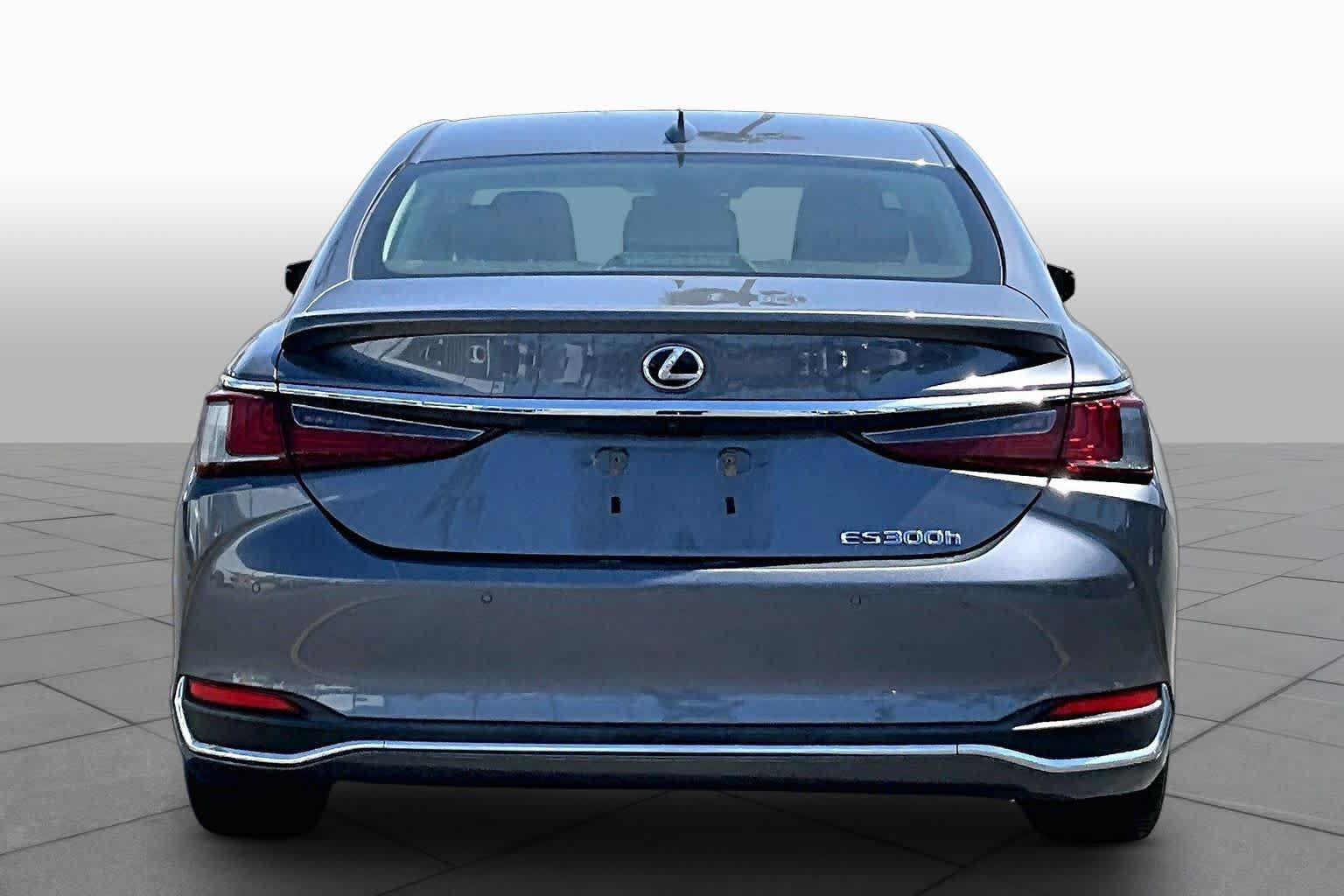 Used 2019 Lexus ES 300h w/ Premium Package FWD image 4