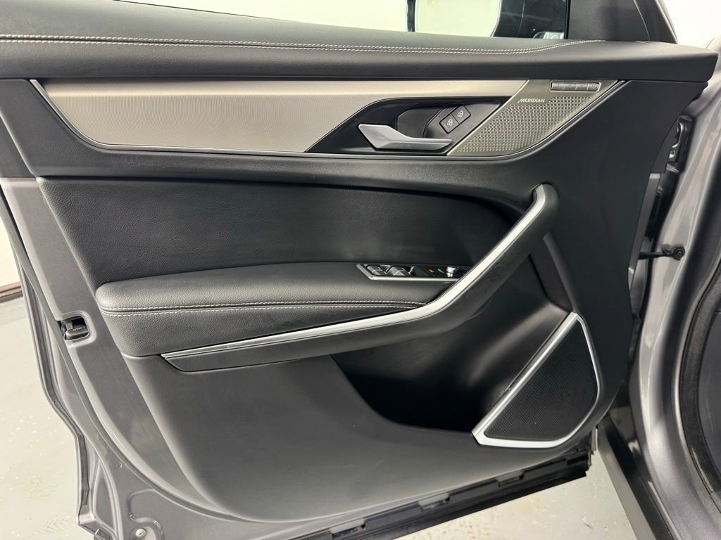 Used 2025 Jaguar F-PACE R-Dynamic S image 11