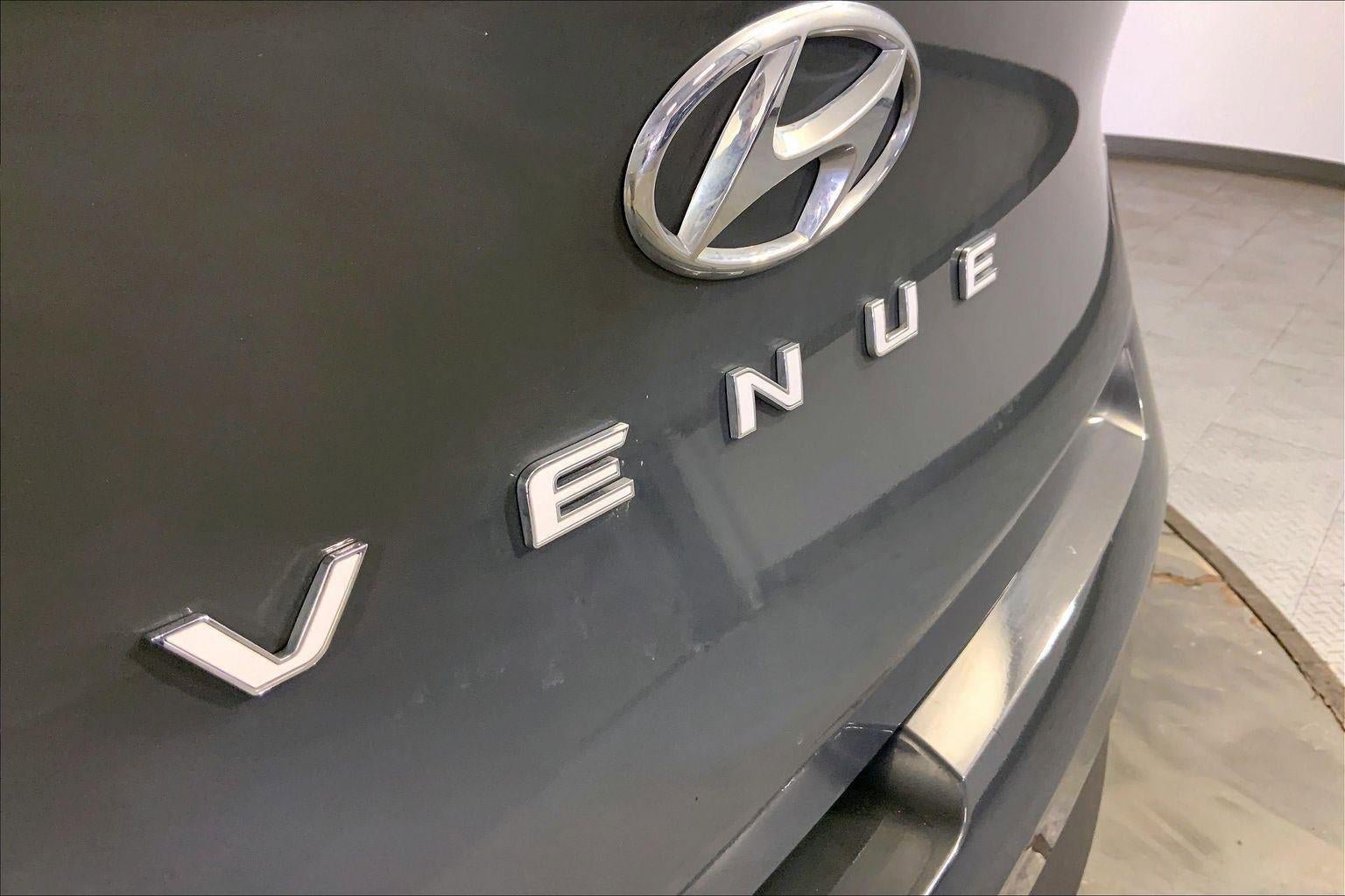 Used 2025 Hyundai Venue SEL FWD image 8