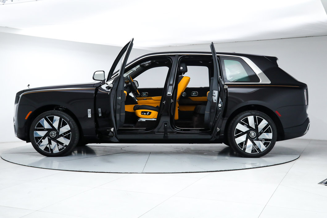 Used 2025 Rolls-Royce Cullinan AWD/4WD image 3