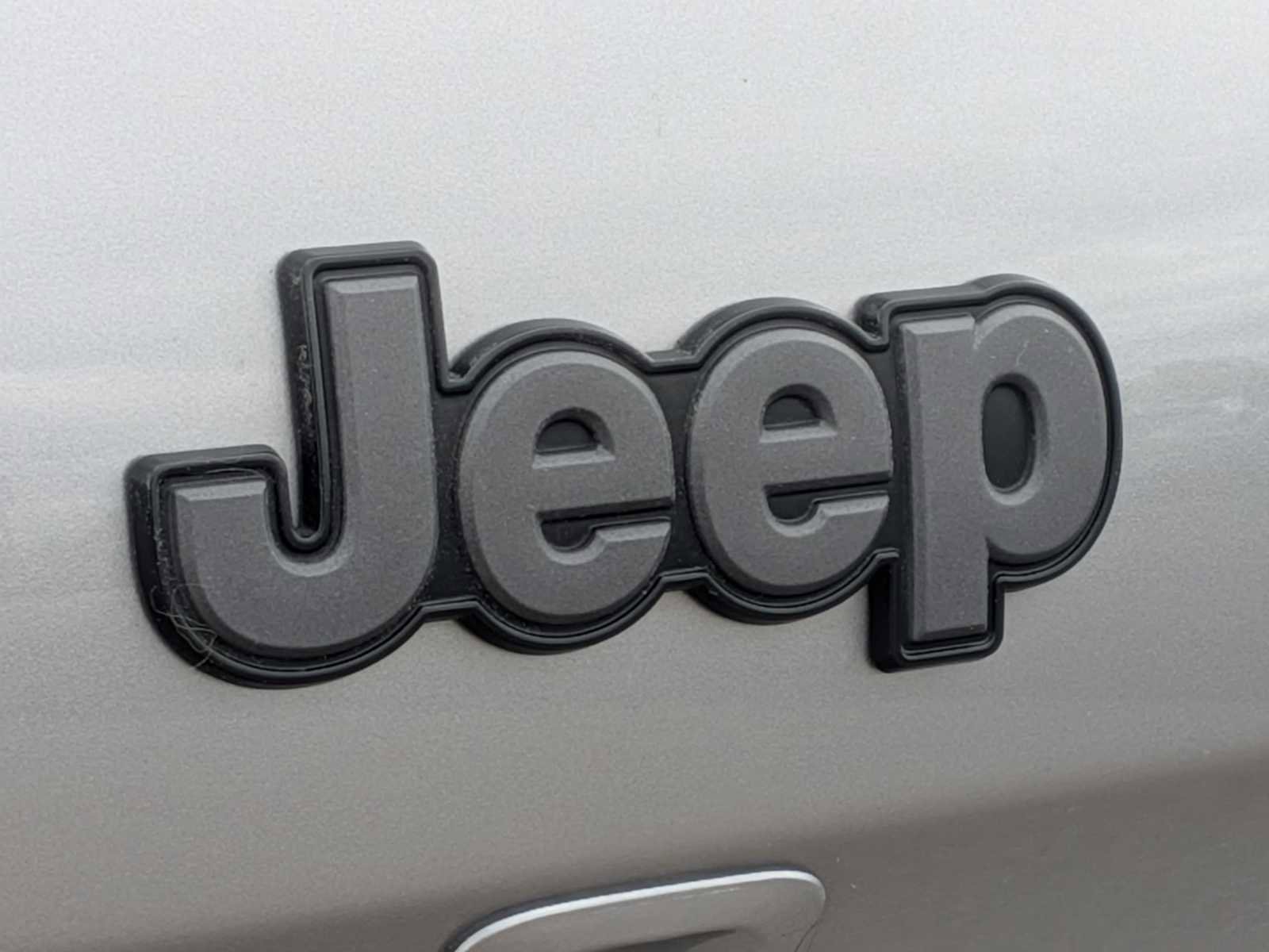 Used 2015 Jeep Cherokee Trailhawk w/ Leather Interior Group AWD/4WD image 12