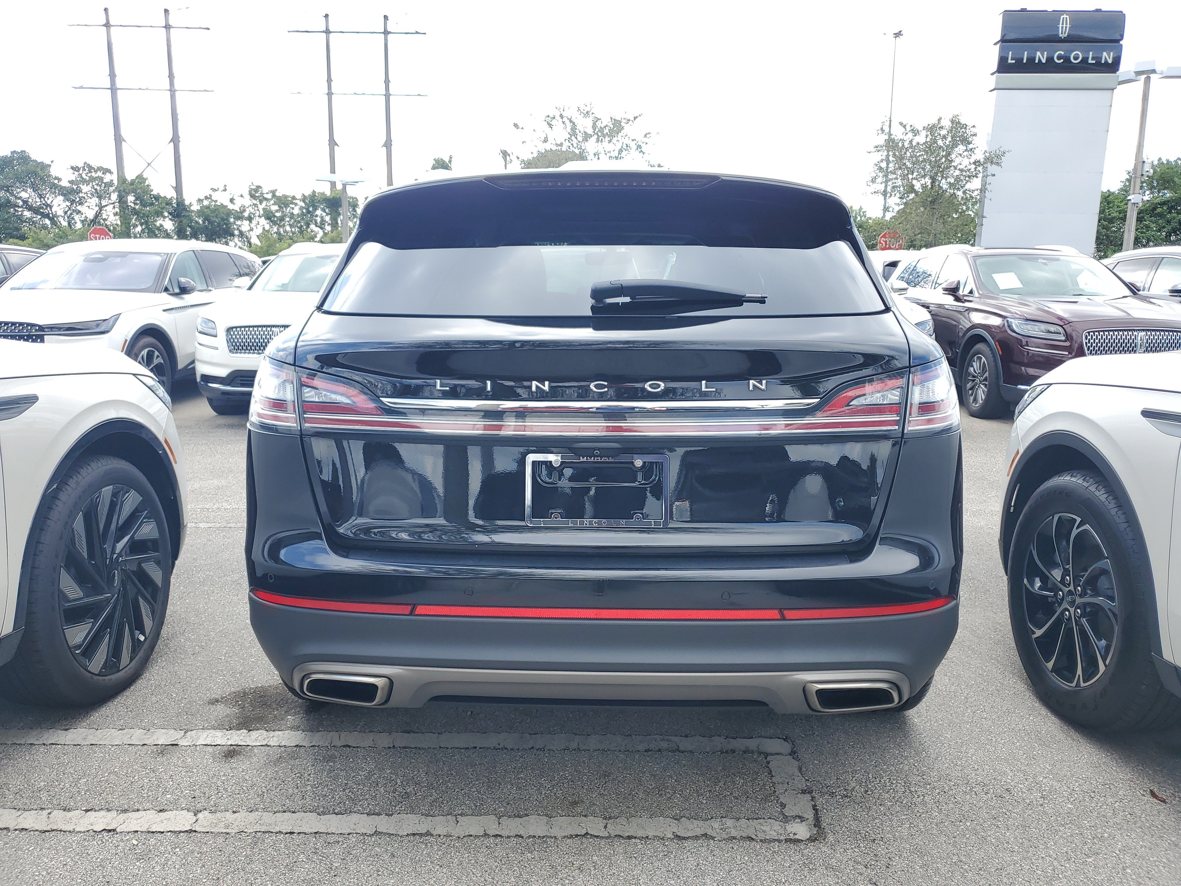 Certified 2023 Lincoln Nautilus Reserve w/ Monochromatic Package AWD/4WD image 4