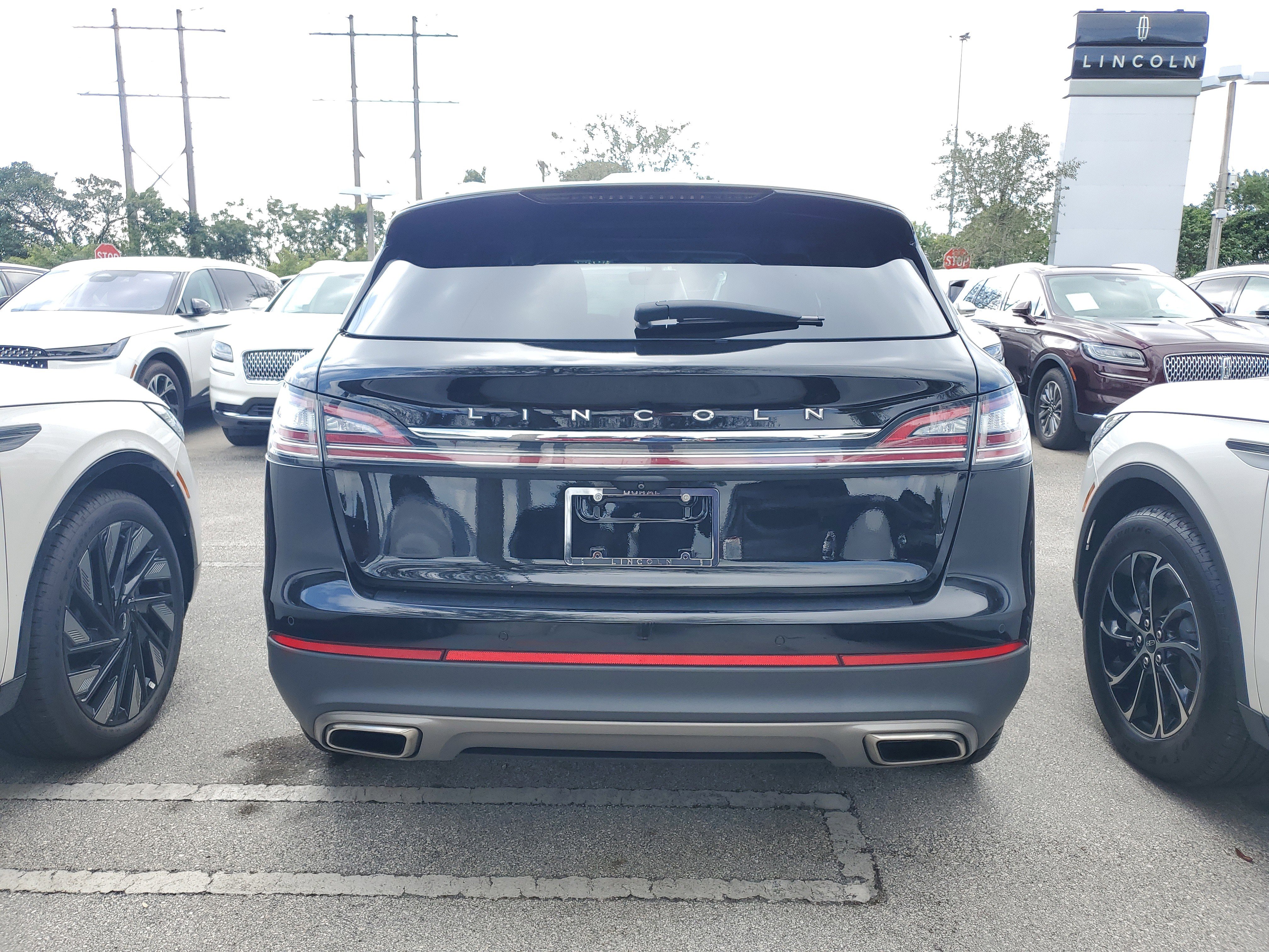 Certified 2023 Lincoln Nautilus Reserve w/ Monochromatic Package image 4