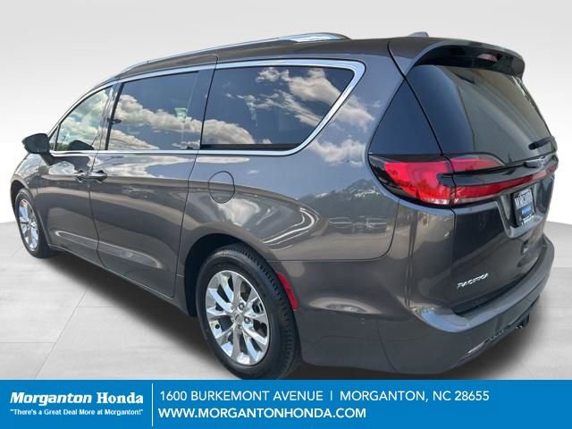 Used 2021 Chrysler Pacifica Touring-L w/ Uconnect Theater Family Group FWD image 6