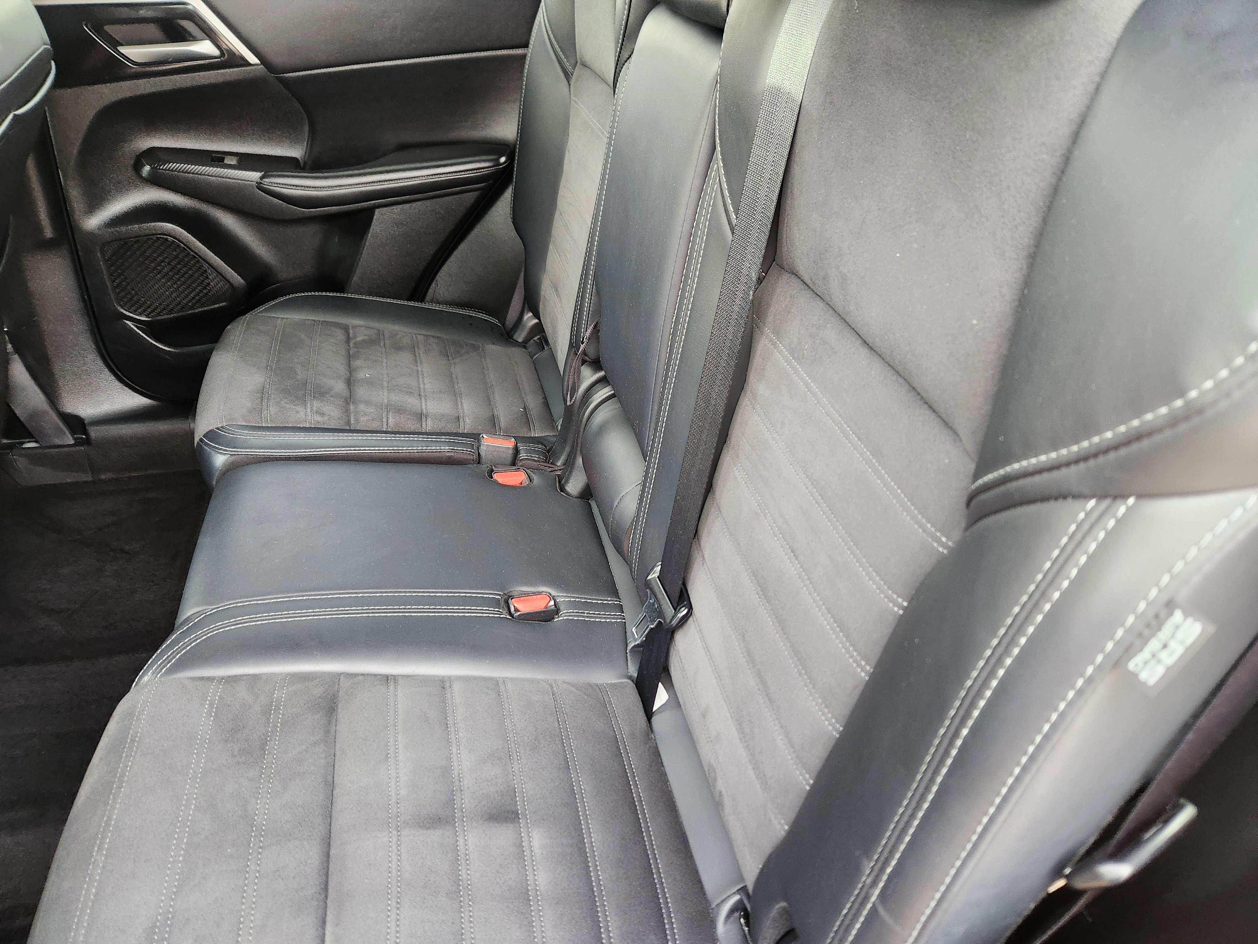 Used 2024 Mitsubishi Outlander SE AWD/4WD image 19