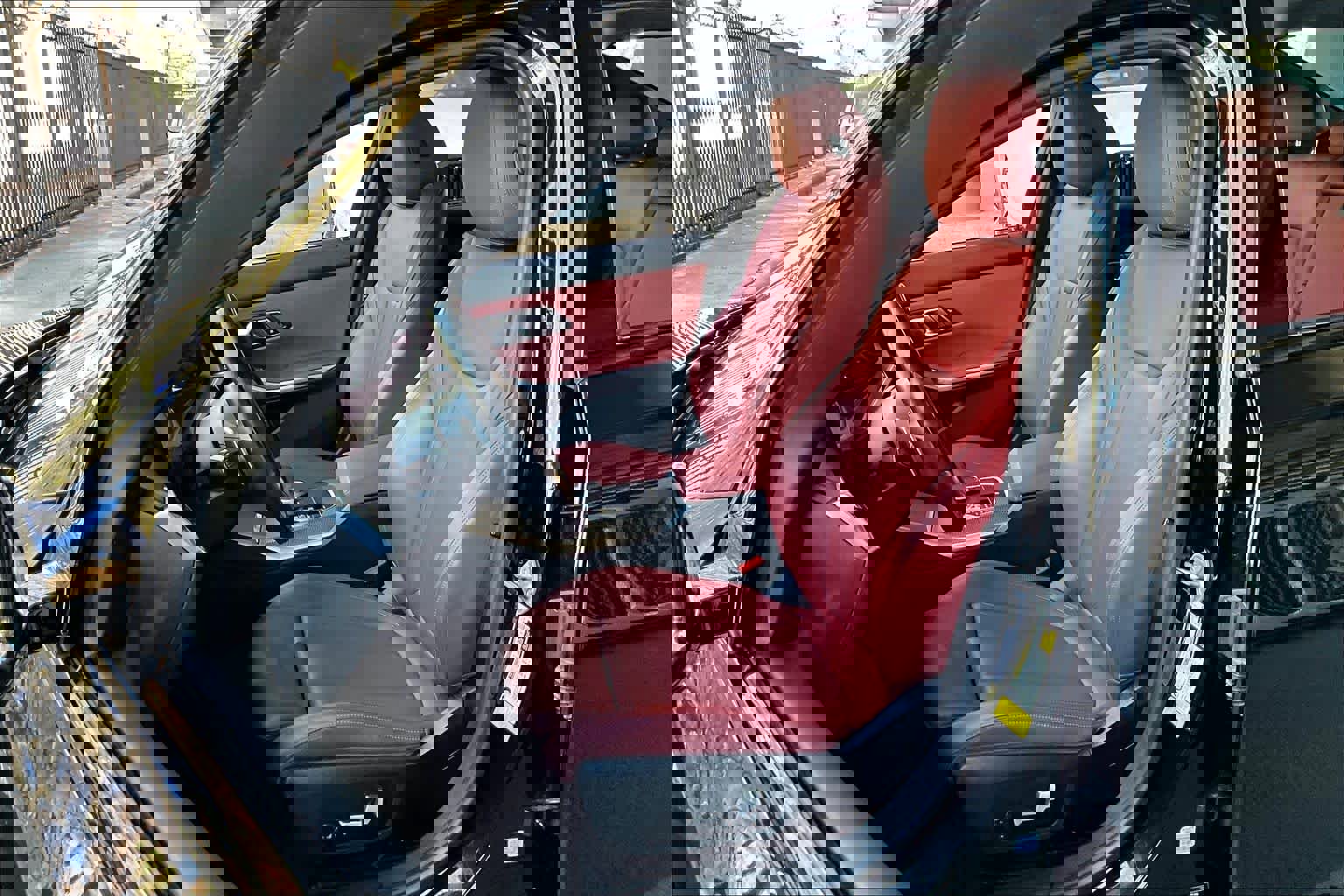 Used 2023 BMW 330i Sedan w/ M Sport Package image 7