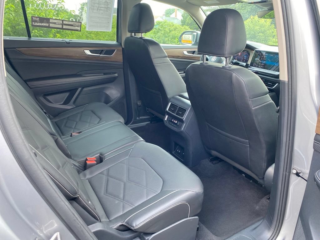 Used 2025 Volkswagen Atlas SE AWD/4WD image 15