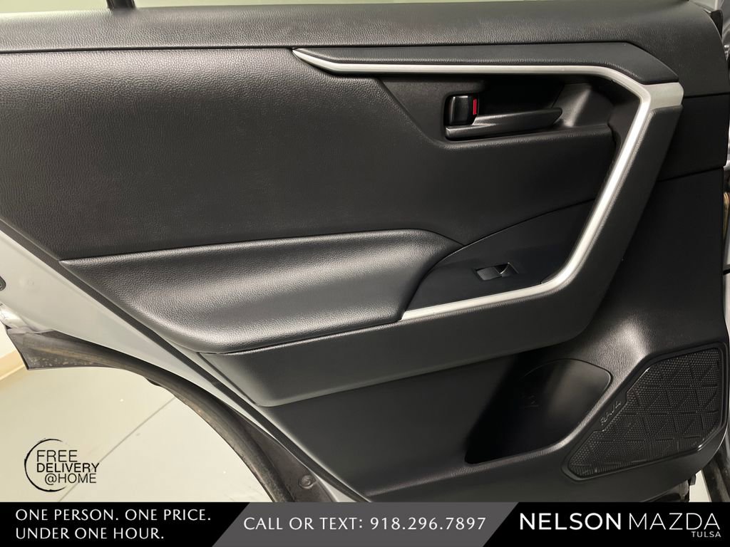 Used 2020 Toyota RAV4 LE AWD/4WD image 33