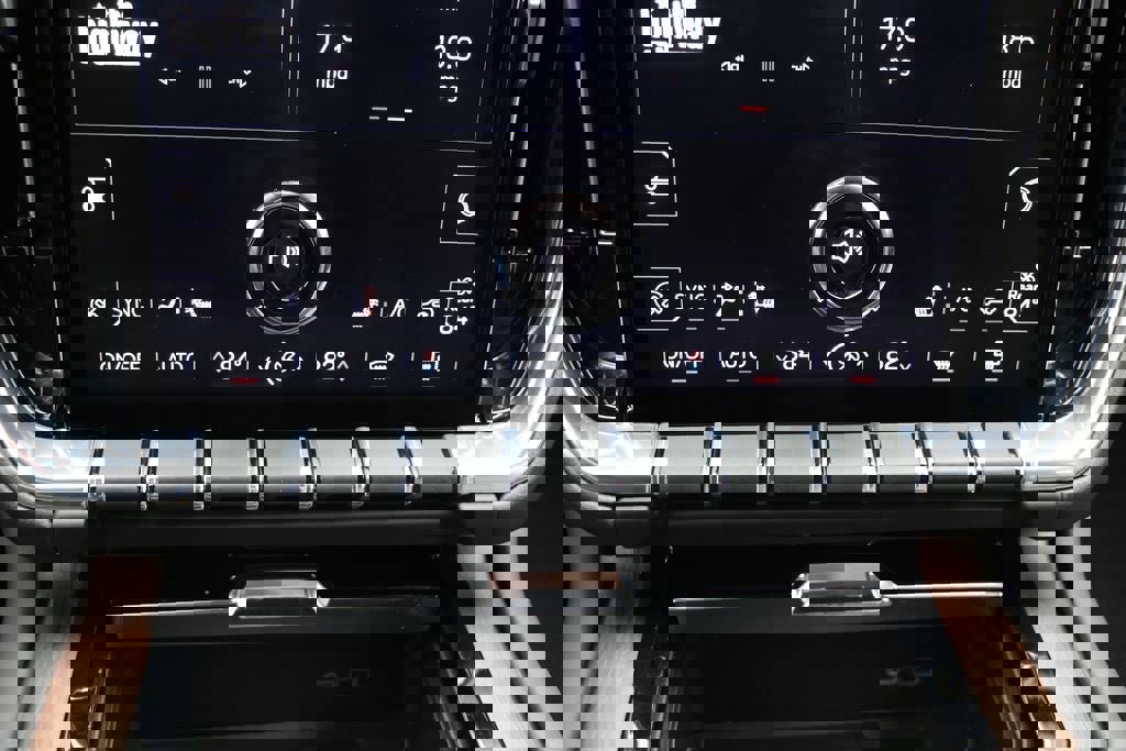 Used 2025 GMC Yukon XL Denali image 25