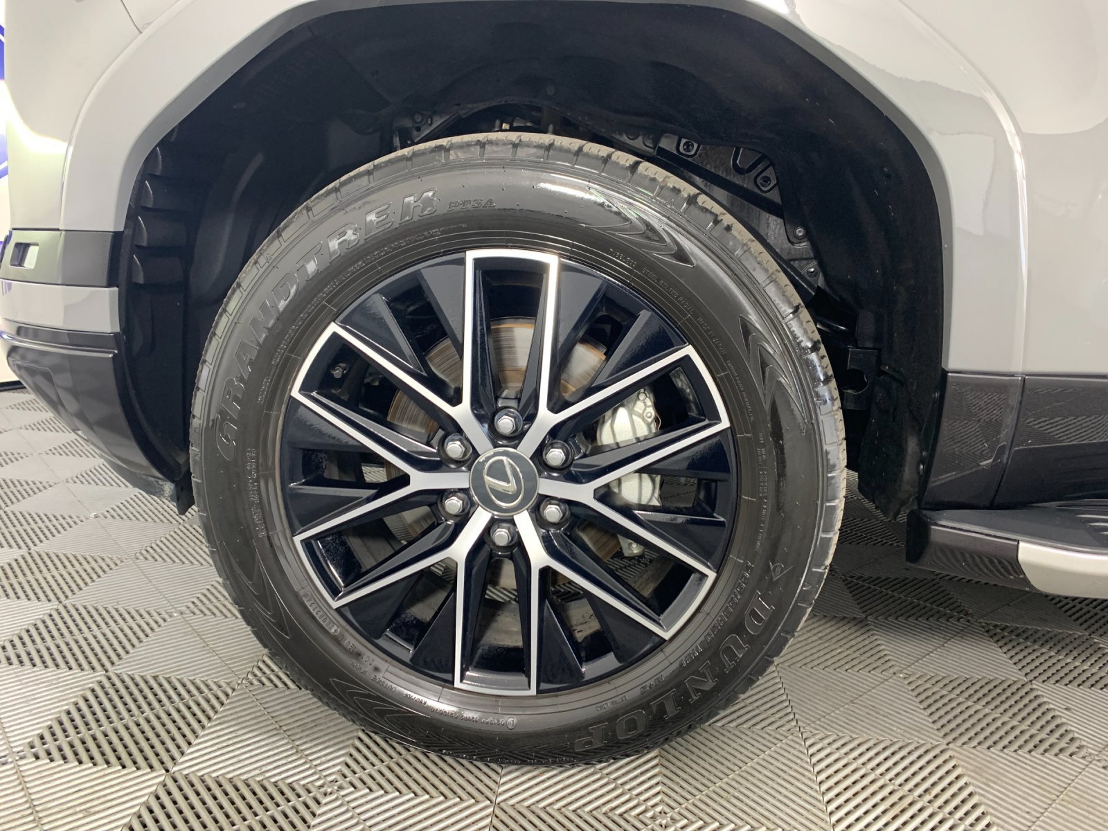 Used 2024 Lexus GX 550 w/ Cold Area Package AWD/4WD image 11