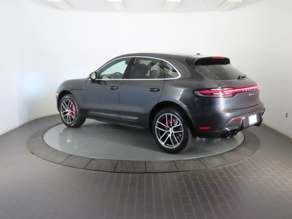 Certified 2023 Porsche Macan S AWD/4WD image 3