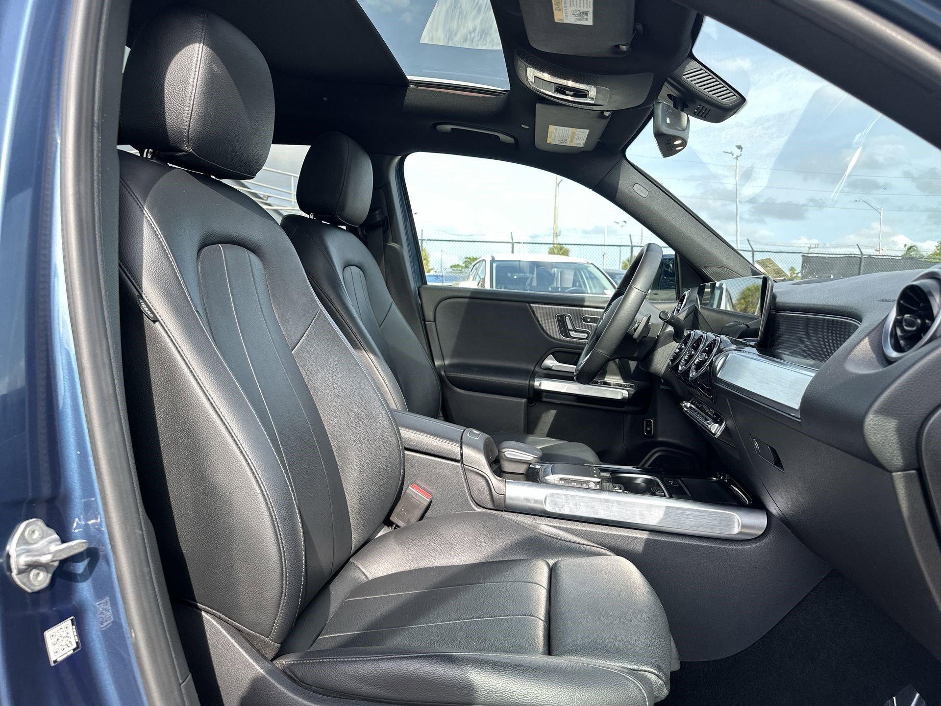 Used 2021 Mercedes-Benz GLB 250 w/ Premium Package image 24