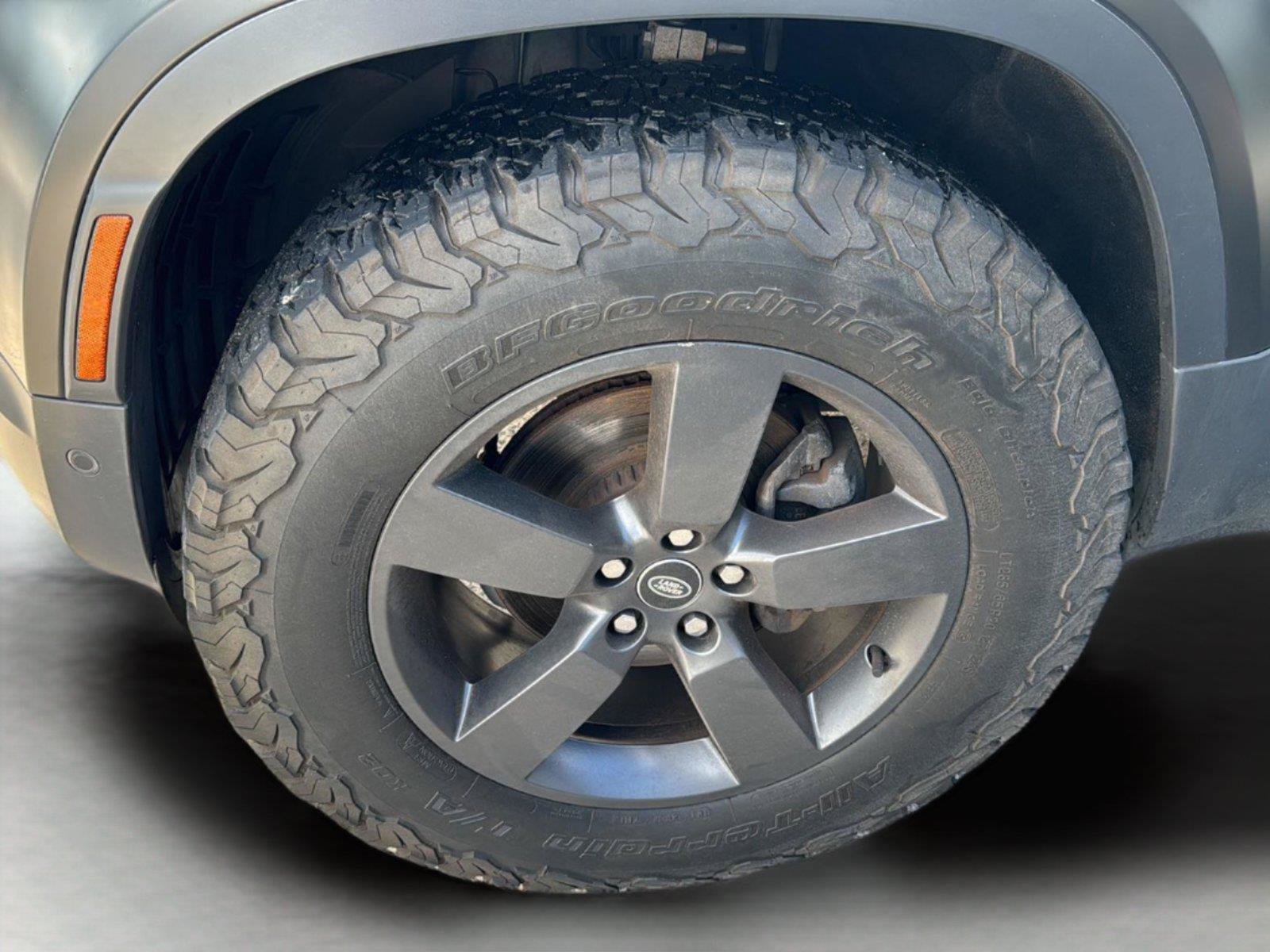 Used 2023 Land Rover Defender 110 S AWD/4WD image 27