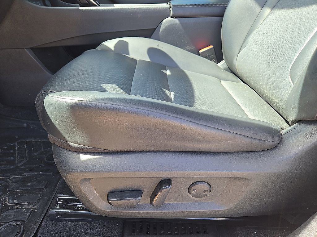 Used 2022 Nissan Rogue SV w/ SV Premium Package image 24