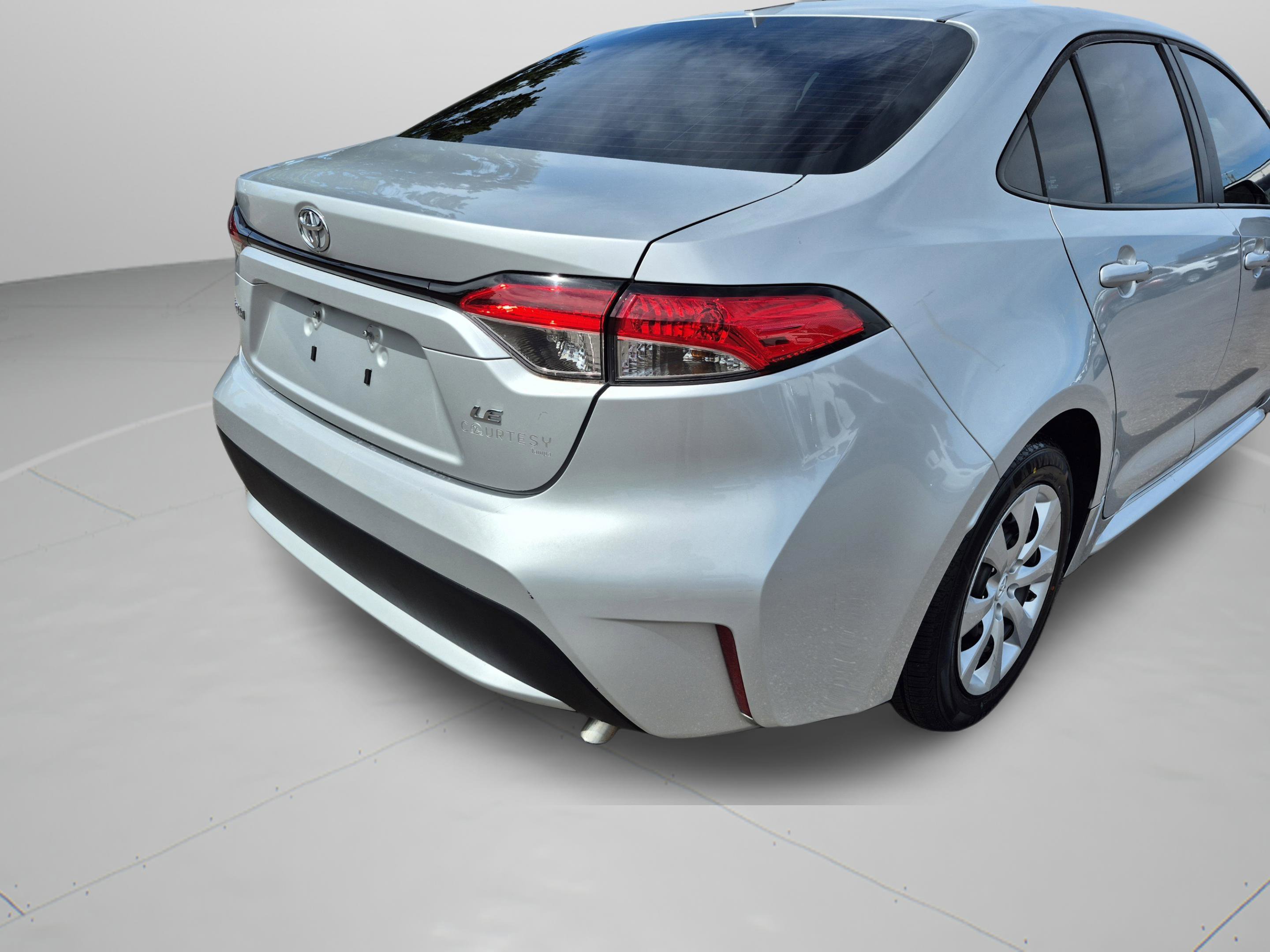 Used 2021 Toyota Corolla LE FWD image 31