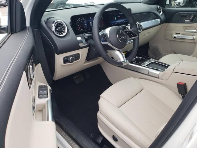 New 2025 Mercedes-Benz GLB 250 4MATIC image 10
