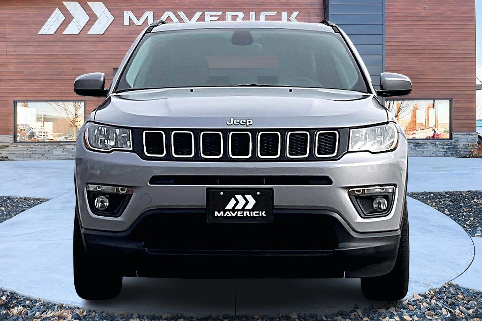 Used 2018 Jeep Compass Latitude image 2