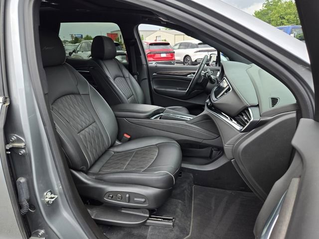 Used 2023 Buick Enclave Avenir w/ Avenir Technology Package AWD/4WD image 21