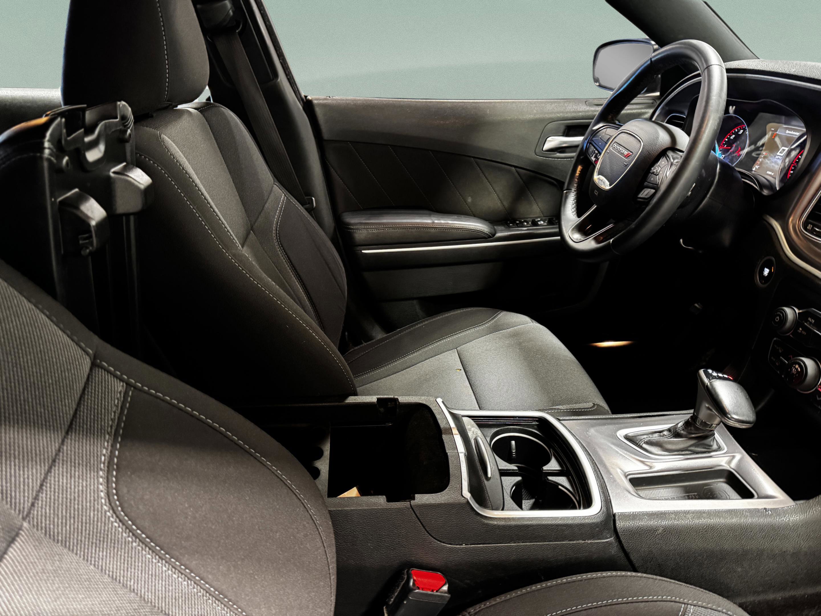 Used 2022 Dodge Charger SXT w/ Driver Convenience Group image 13