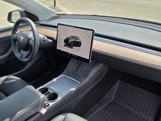 Used 2024 Tesla Model Y Long Range image 9